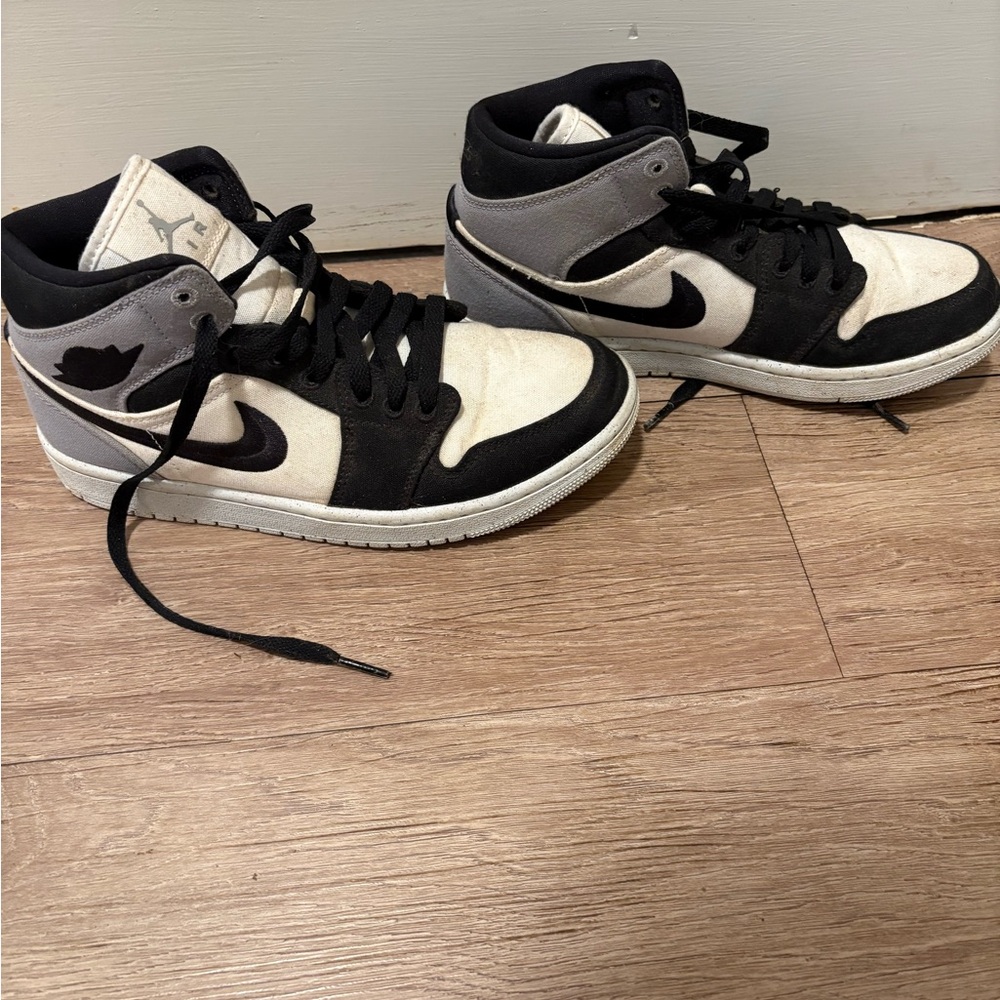 Women’s Black and White Nike Sneakers